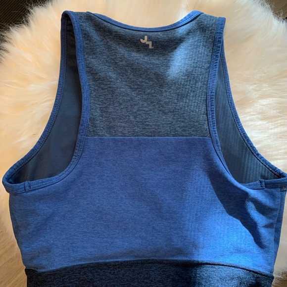 Workout top - Picture 2 of 2